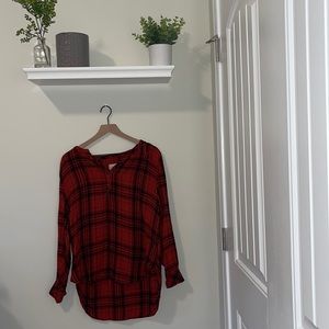 4 for 25 🌻Universal thread red and black long sleeve top